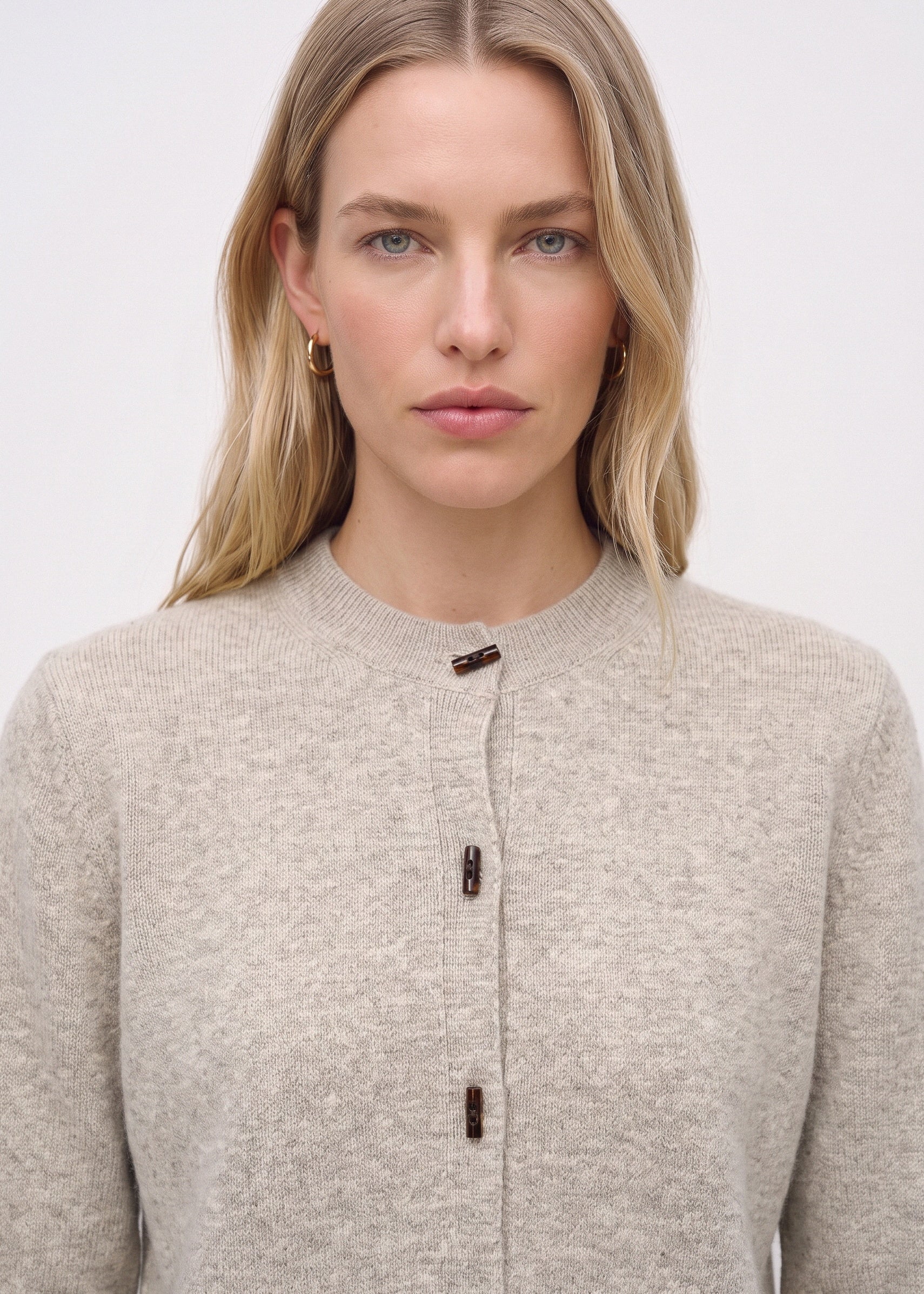 Merino cardigan round neckline and elongated buttons